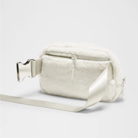 Lululemon Everywhere Belt Bag Plush Fleece Bone Silver - Picture 3 of 9
